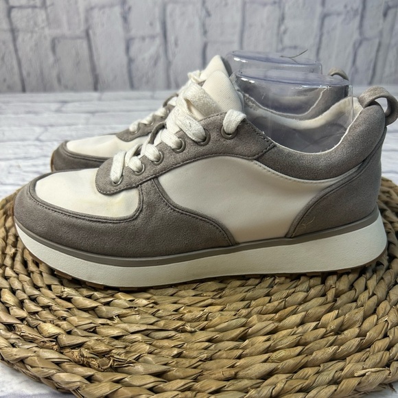 Nordstrom Rack Ladies Stylish Gray and White Sneakers. Size 7. Fashion Sneakers - Picture 4 of 6
